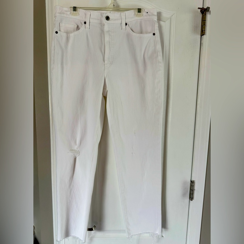 Banana Republic White Straight Jeans with Crisp Style